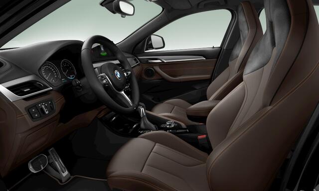 BMW X2 xDrive25e | M-Sport Edition Mesh | Panorama | Schaalstoelen | ACC | Camera | Head-Up | 19"LM | Saphirschwarz