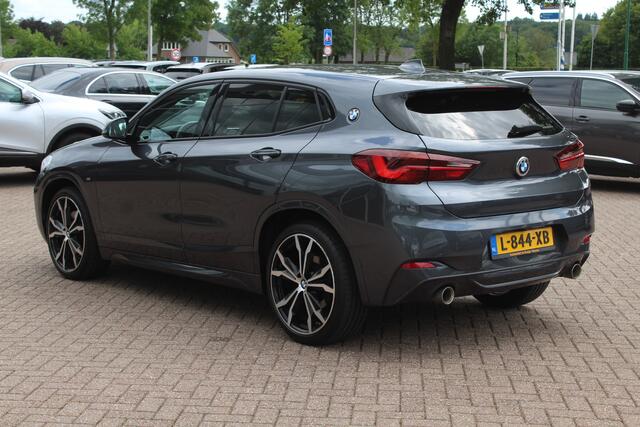 BMW X2 sDrive20i High Exe. M Sport / Trekhaak / Camera / Alcantara bekleding / Keyless / 20'' / Navigatie / Sportstoelen / Cruise Control / Getint glas