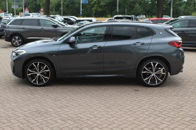BMW X2 sDrive20i High Exe. M Sport / Trekhaak / Camera / Alcantara bekleding / Keyless / 20'' / Navigatie / Sportstoelen / Cruise Control / Getint glas