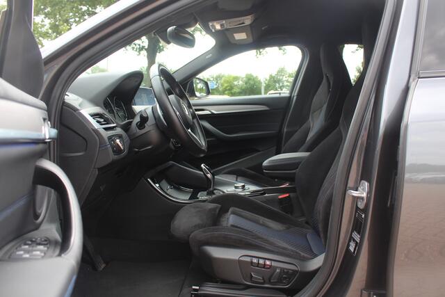 BMW X2 sDrive20i High Exe. M Sport / Trekhaak / Camera / Alcantara bekleding / Keyless / 20'' / Navigatie / Sportstoelen / Cruise Control / Getint glas