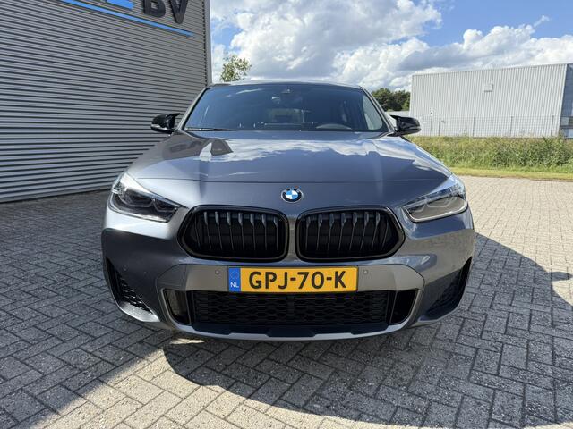 BMW X2 sDrive20i High Executive M Sport X LED Lederen bekleding Achteruitrijcamera Slechts 21.300 KM!!