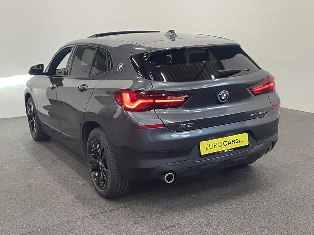 BMW X2 xDrive25e High Executive Sportline Panoramadak Groot Navi carplay/android Sportstoelen stoelverwarming parkeersensoren Voor+Achter Donkere hemel