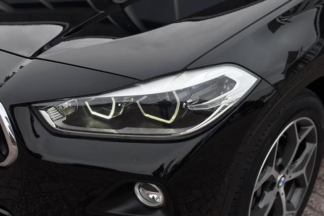 BMW X2 sDrive20i | Panodak | Sportstoelen | Camera | Trekhaak | Stoelverwarming