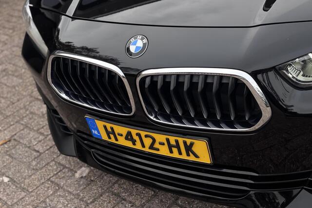 BMW X2 sDrive20i | Panodak | Sportstoelen | Camera | Trekhaak | Stoelverwarming