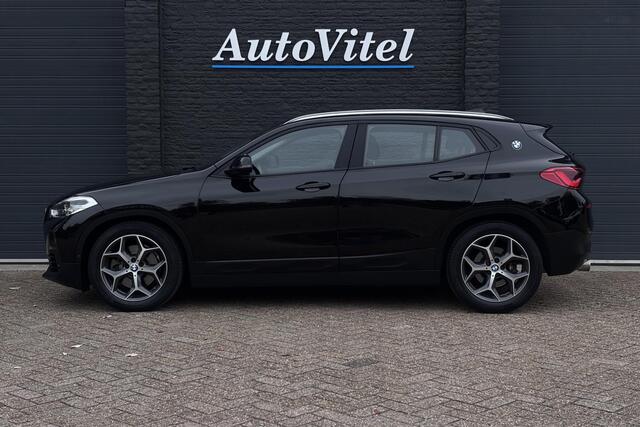 BMW X2 sDrive20i | Panodak | Sportstoelen | Camera | Trekhaak | Stoelverwarming