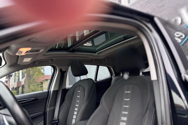 BMW X2 sDrive20i | Panodak | Sportstoelen | Camera | Trekhaak | Stoelverwarming