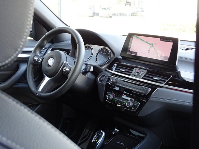 BMW X2 sDrive20i M Sport High Exe. Leder Afn.Trekhaak Driv.Ass. Head-up HiFi Nav.Plus 20"LM Velgen