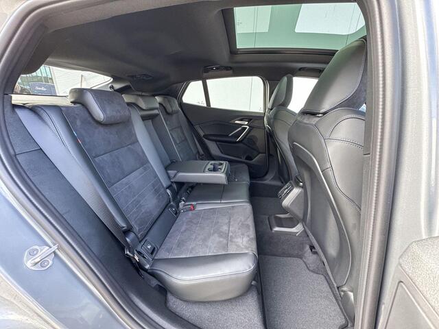 BMW X2 sDrive20i M-Sport / 19inch / Getinte Ramen / Glazen dak / Driving Assistant Plus / Acteruitrijcamera