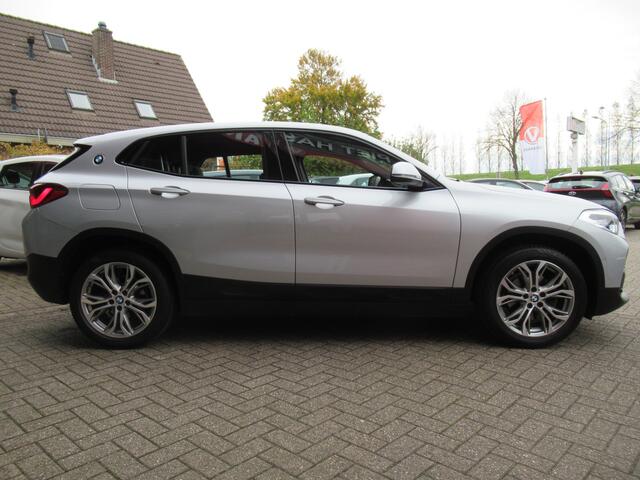 BMW X2 sDrive18i High Executive | Clima-Airco | Navigatie | Parkeersensoren | Incl. BOVAG Garantie | Bluetooth |