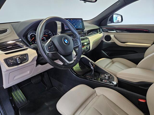 BMW X2 sDrive20i High Executive Edition / Sportstoelen / Camera / NL Auto