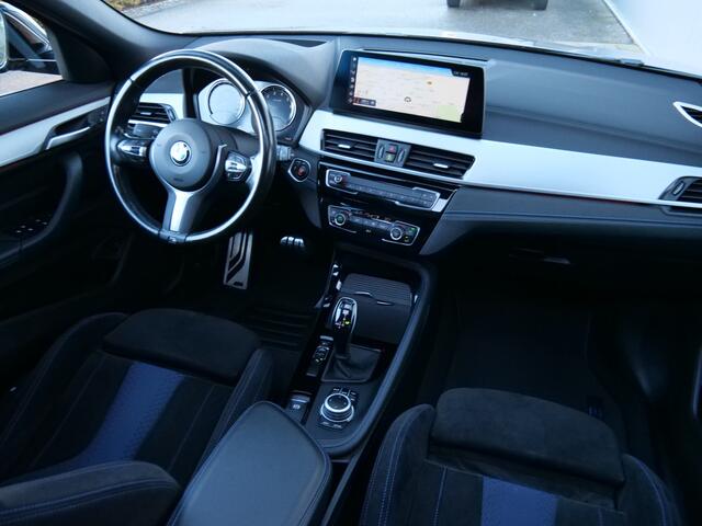 BMW X2 sDrive18i 141pk Executive Edition Automaat Trekhaak / M-Pakket / Panoramadak / Camera