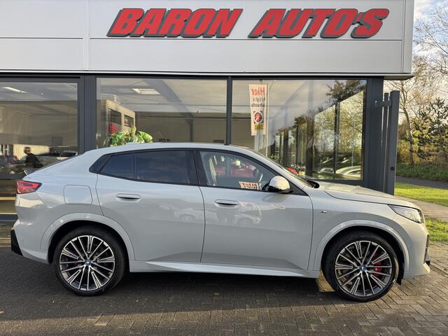 BMW X2 iX2 eDrive20 67 kWh M-Sport Panoramadak / Lederen bekleding