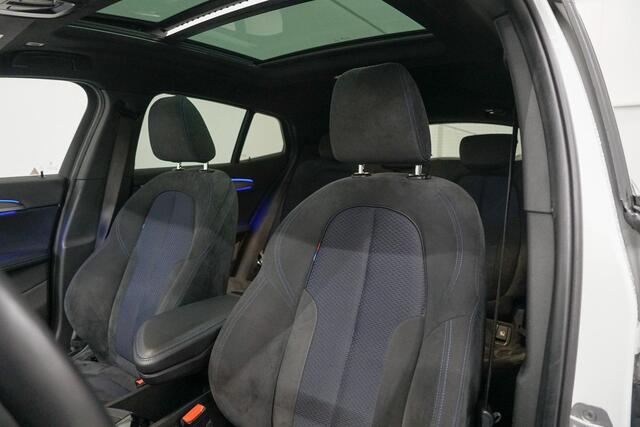 BMW X2 sDrive20i M-Sport | Panoramadak | Trekhaak | Camera | Stoelverwarming