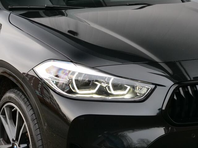 BMW X2 xDrive25e High Executive 220 Pk Automaat Navigatie / DAB / Camera / Leer / Schuifdak / M-pakket