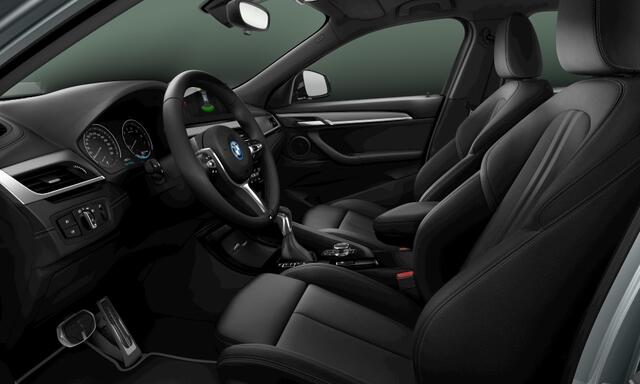 BMW X2 xDrive25e | M-Sport | Navigatie | Panorama | Half Leder | ACC | Camera | 19"LM | M Brooklyn Grau