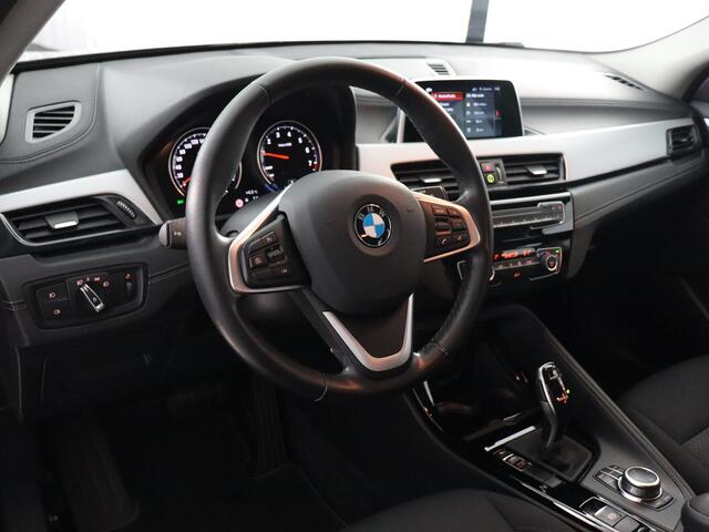 BMW X2 sDrive18i Executive (Nl-Auto / Elek. Achterklep / Navi / Cruise / 19'')