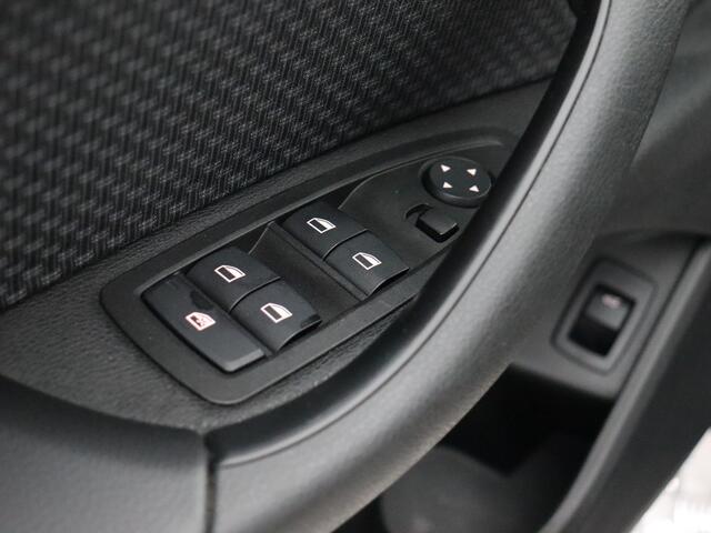 BMW X2 sDrive18i Executive (Nl-Auto / Elek. Achterklep / Navi / Cruise / 19'')