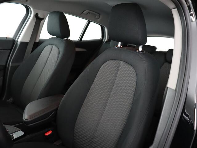 BMW X2 sDrive18i Executive (Nl-Auto / Elek. Achterklep / Navi / Cruise / 19'')