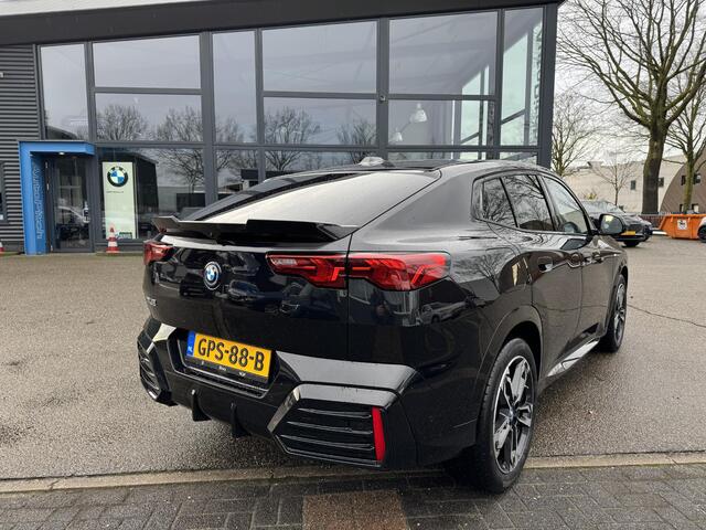 BMW X2 iX2 eDrive20 67 kWh M SPORT | ORIG NL AUTO | 1E EIG. | TOPSTAAT! | 100% ONGEVAL VERLEDEN VRIJ! | DAB+ | ACTIVE GUARD | PARK PACKAGE | COMFORT ACCES | STOELVERWARMING ETC
