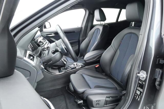 BMW X2 xDrive20i M Sport | HUD | Navi + Apple CarPlay | Camera | Stoelverw. | 19'' | Park Assist | Elek. Achterklep