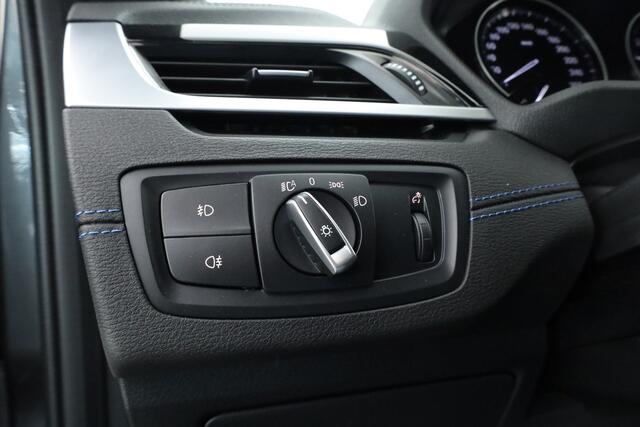 BMW X2 xDrive20i M Sport | HUD | Navi + Apple CarPlay | Camera | Stoelverw. | 19'' | Park Assist | Elek. Achterklep