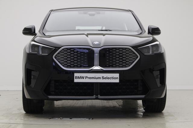 BMW X2 iX2 eDrive20 67kWh | M-Sport | 19" | Voorbereiding Driving Assistant Plus | Camera