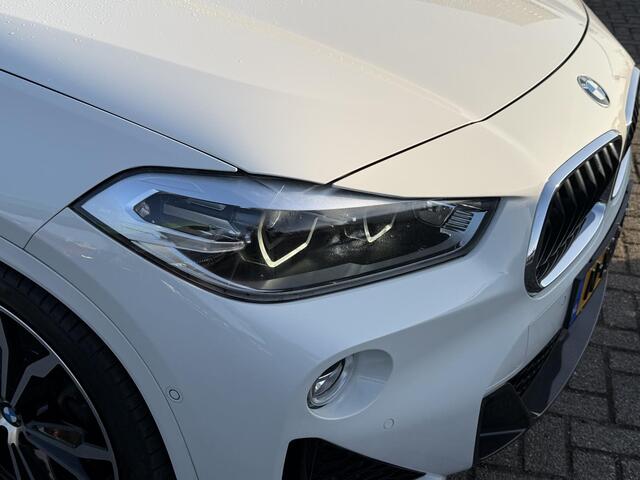 BMW X2 sDrive20i High Executive AUTOMAAT | LEDER | DODEHOEK DETECTIE | ACHTERUIT RIJ CAMERA | SPORT STOELEN| KEYLESS ENTRY/GO|NAVIGATIE | BI- XENON KOPLAMPEN | STOEL VERWARMING |