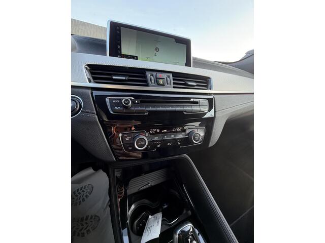 BMW X2 sDrive20i High Executive AUTOMAAT | LEDER | DODEHOEK DETECTIE | ACHTERUIT RIJ CAMERA | SPORT STOELEN| KEYLESS ENTRY/GO|NAVIGATIE | BI- XENON KOPLAMPEN | STOEL VERWARMING |