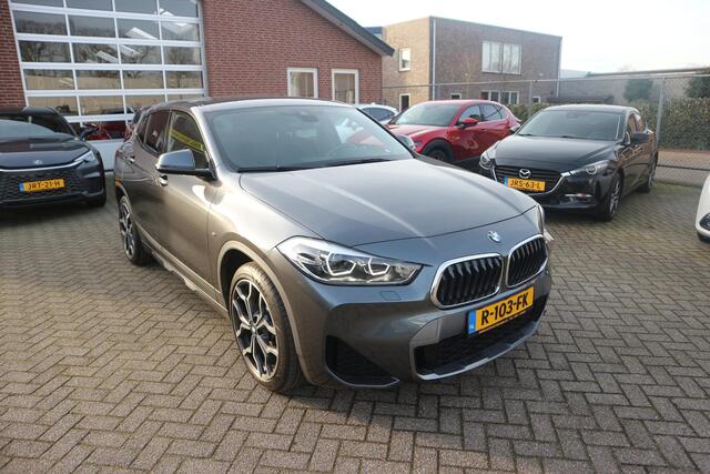 BMW X2 sDrive18i High Executive Trekhaak Navigatie
