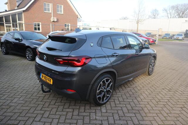 BMW X2 sDrive18i High Executive Trekhaak Navigatie