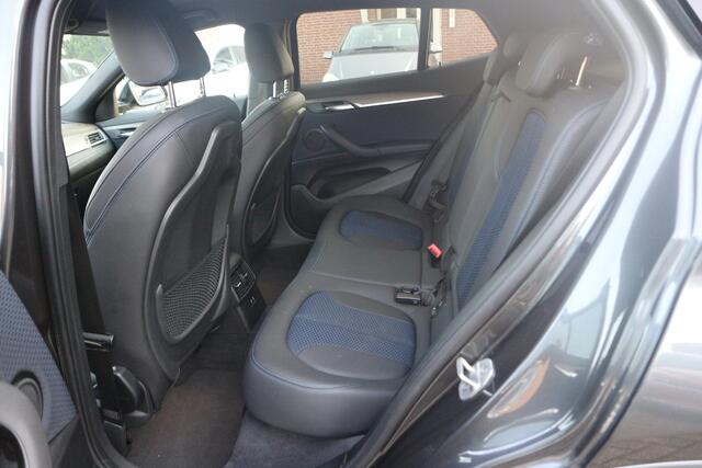 BMW X2 sDrive18i High Executive Trekhaak Navigatie