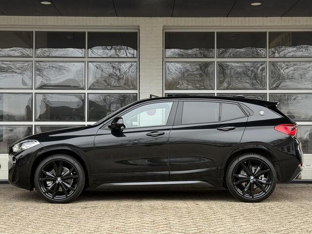 BMW X2 sDrive20i M SPORT | LEDER | PANORAMA | STOELVERWARMING | 18 INCH LM VELGEN |