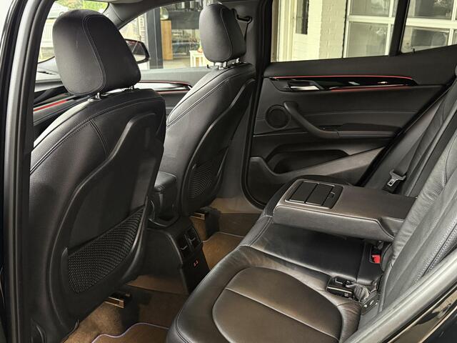 BMW X2 sDrive20i M SPORT | LEDER | PANORAMA | STOELVERWARMING | 18 INCH LM VELGEN |
