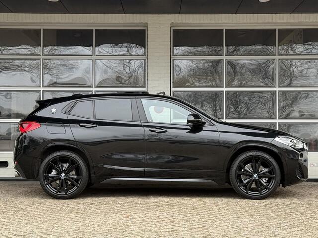 BMW X2 sDrive20i M SPORT | LEDER | PANORAMA | STOELVERWARMING | 18 INCH LM VELGEN |