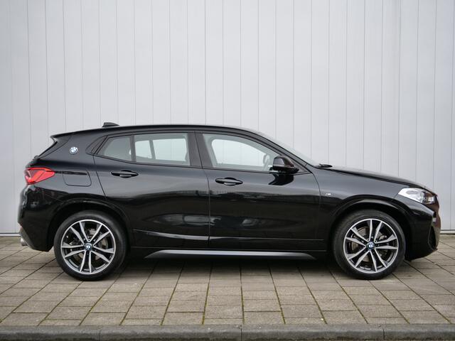 BMW X2 sDrive20i High Executive 192 Pk Automaat M-pakket / Navigatie / PDC / Trekhaak afneembaar / Stoelverwarming