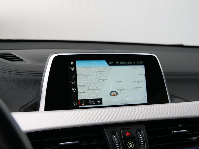 BMW X2 sDrive20i High Executive 192 Pk Automaat M-pakket / Navigatie / PDC / Trekhaak afneembaar / Stoelverwarming