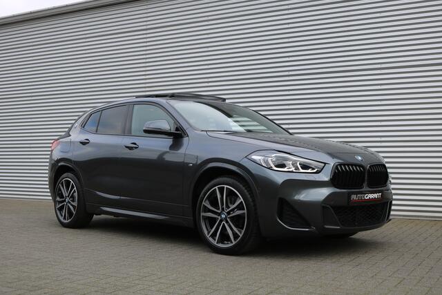 BMW X2 xDrive25e M-Sportpakket Shadowline 220PK (Panoramadak Sportleder/Memory Navi/Camera Harman/Kardon HeadUp Keyless Full-Led 19M-Velg PrivacyGlass)