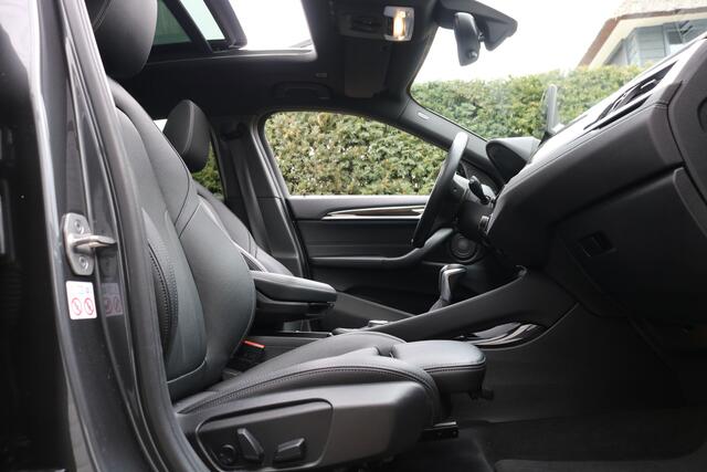 BMW X2 xDrive25e M-Sportpakket Shadowline 220PK (Panoramadak Sportleder/Memory Navi/Camera Harman/Kardon HeadUp Keyless Full-Led 19M-Velg PrivacyGlass)