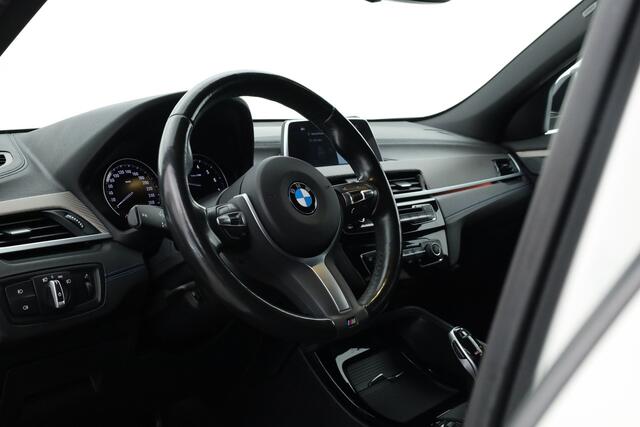 BMW X2 sDrive18i M Sport | Cruise Control | Trekhaak | Stoel- stuurverw. | Camera+PDC | Navi | 19'' | LED