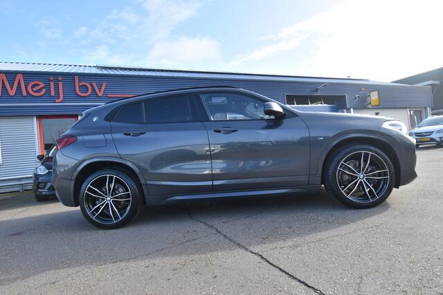 BMW X2 sDrive20i High Executive M-Sport , PANODAK , AFNB TREKH , A UITRIJ CAM , CLIMATR LED KOPL , NAVI , LMV19 ,