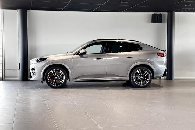 BMW X2 iX2 eDrive20 M Sport Edition | Glazen Panoramadak | Comfort Access | Stoelverwarming | Harman Kardon |