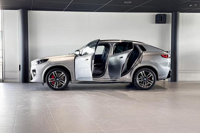 BMW X2 iX2 eDrive20 M Sport Edition | Glazen Panoramadak | Comfort Access | Stoelverwarming | Harman Kardon |