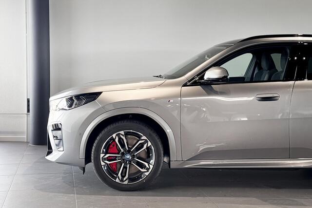 BMW X2 iX2 eDrive20 M Sport Edition | Glazen Panoramadak | Comfort Access | Stoelverwarming | Harman Kardon |