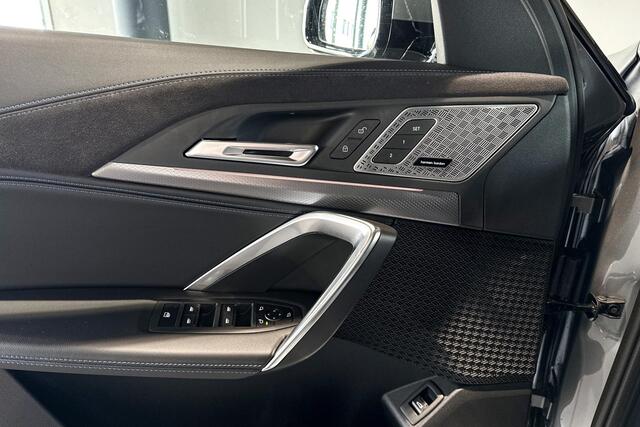 BMW X2 iX2 eDrive20 M Sport Edition | Glazen Panoramadak | Comfort Access | Stoelverwarming | Harman Kardon |