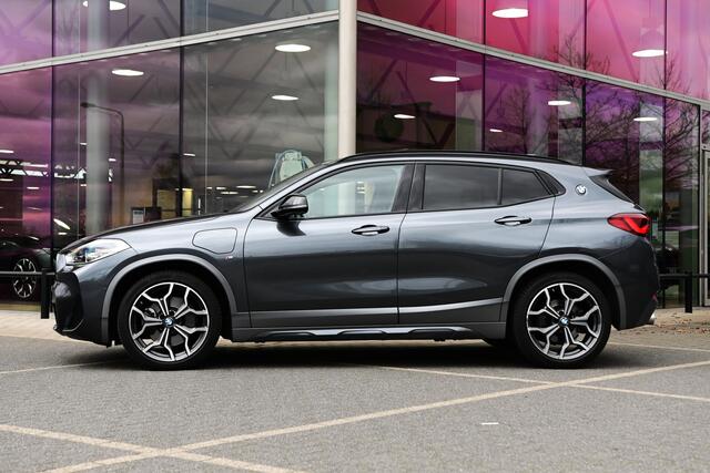 BMW X2 xDrive25e High Executive M Sport Automaat / Panoramadak / Sportstoelen / Head-Up / Achteruitrijcamera / Comfort Access / Harman-Kardon