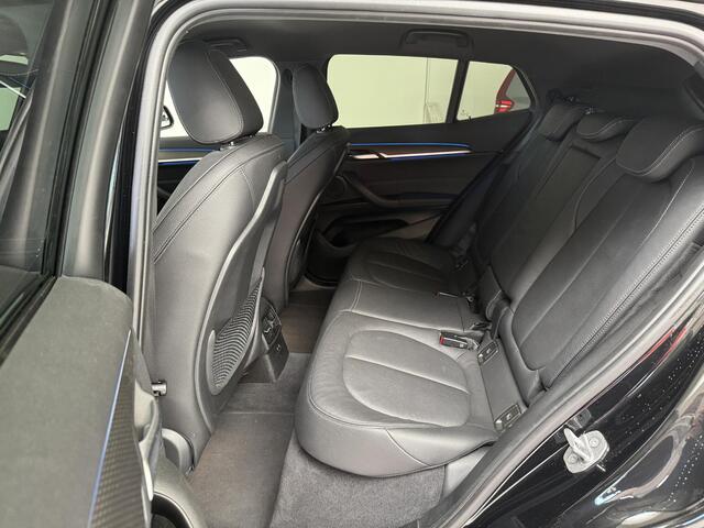 BMW X2 xDrive25e Business Edition Plus | Achteruitrijcamera | Leder | Stoelverwarming | Navigatie | Head-Up Display |