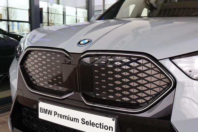 BMW X2 iX2 eDrive20 67 kWh | M Sport Pro | Glazen Panorama Dak | Harman Kardon | Driving Assistant Professional