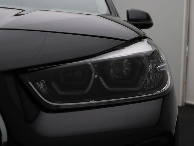 BMW X2 xDrive25e Spiegels Elektrisch Inklapbaar | Achteruitrijcamera | Verwarmde Stoelen | Park Assistant | Head-Up Display | 17''