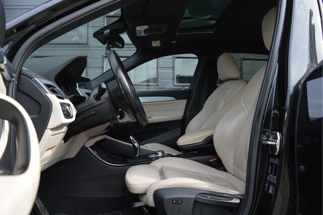 BMW X2 sDrive20i High Executive | M-PAKKET | PANO | HUD | TREKHAAK |