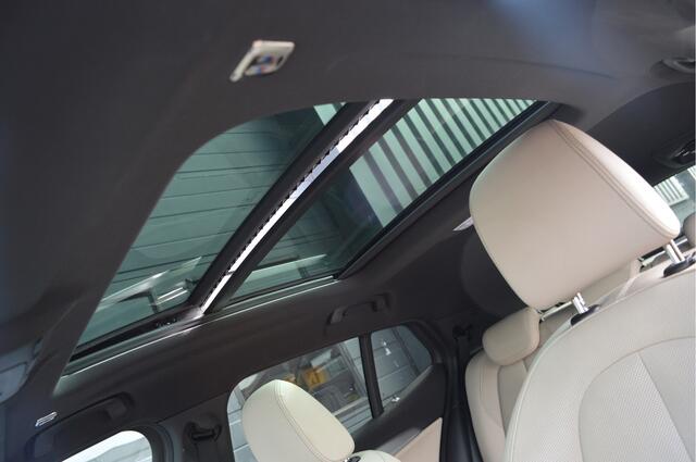 BMW X2 sDrive20i High Executive | M-PAKKET | PANO | HUD | TREKHAAK |